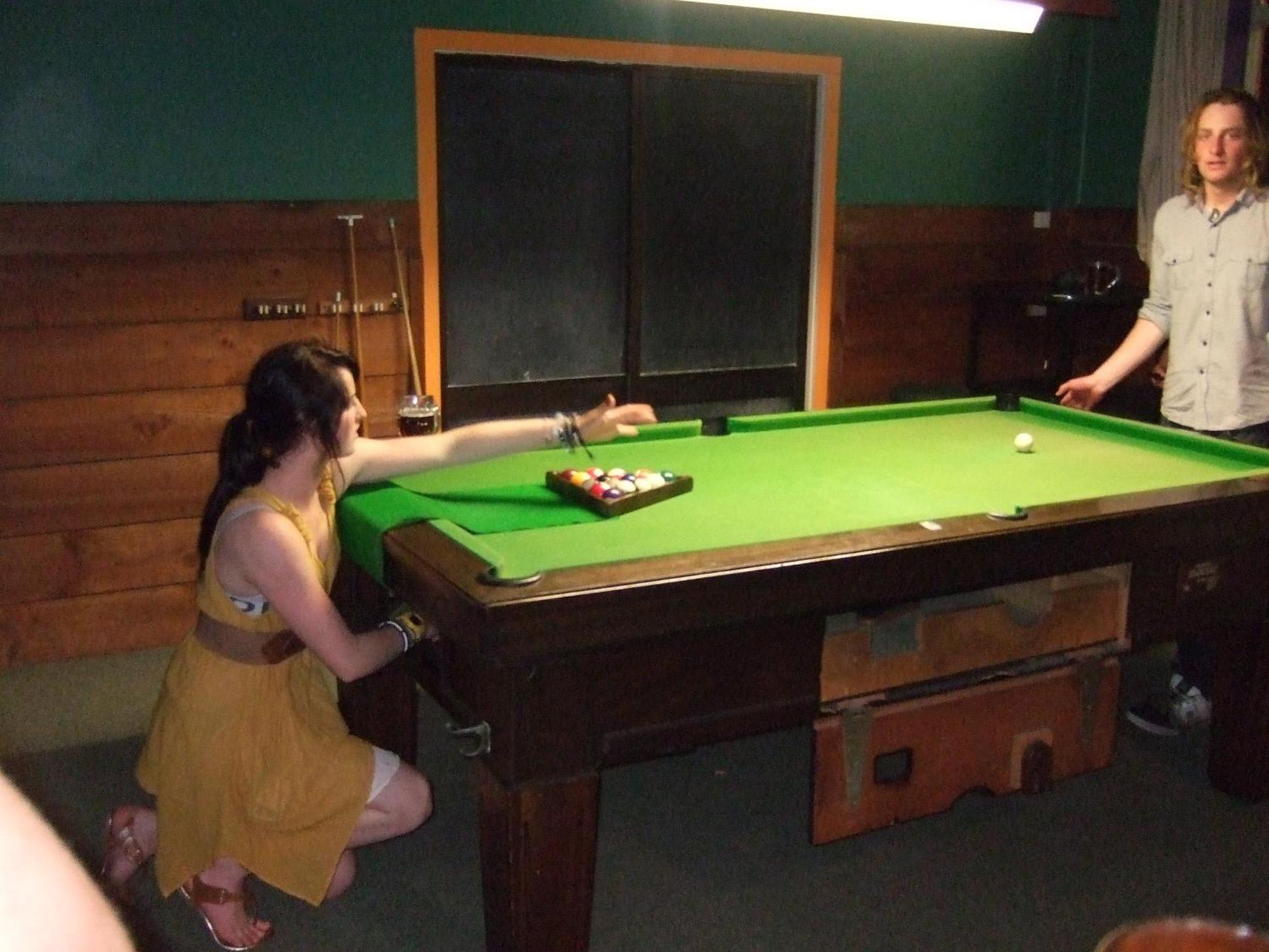 The Duke Hostel Греймут Экстерьер фото A snooker table