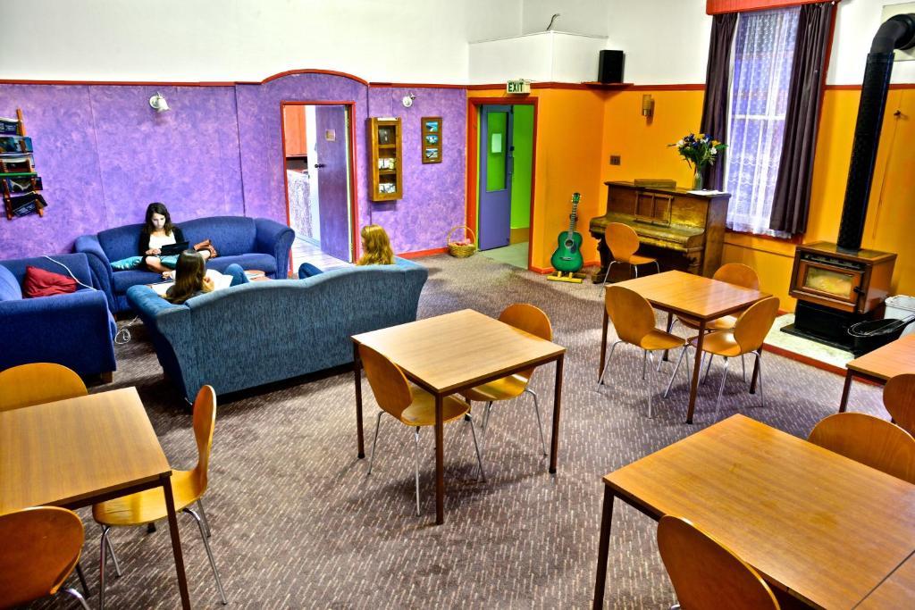 The Duke Hostel Греймут Экстерьер фото The common room at the hostel